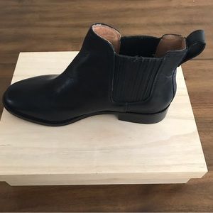 Madewell Ainsley Chelsea Black Boots Size 8.5